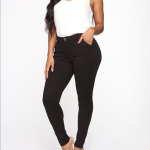 Black skinny trouser - size small